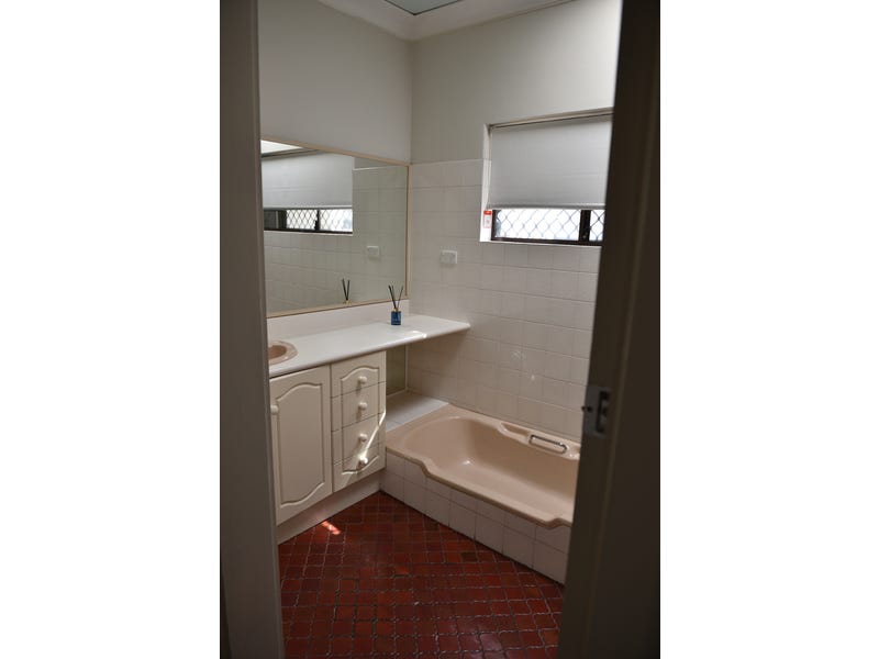 LARGE FAMILY HOME FOR RENT 20