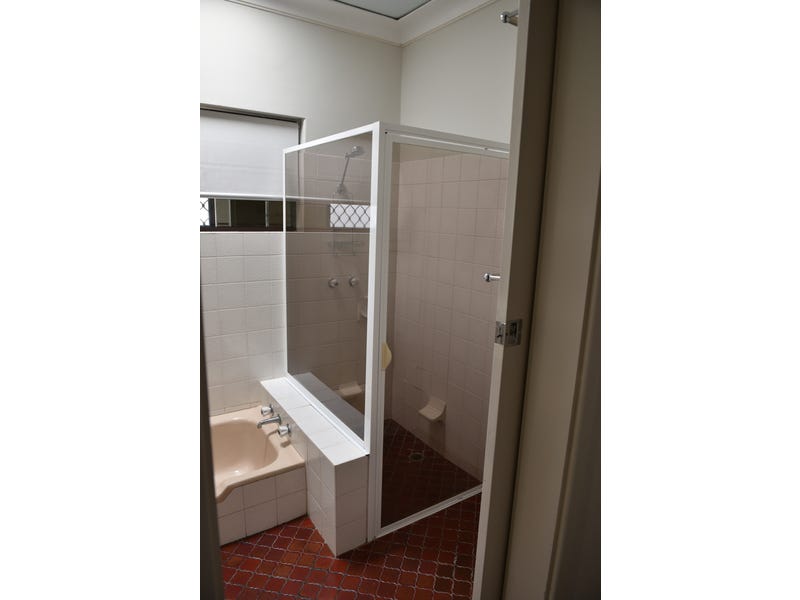 LARGE FAMILY HOME FOR RENT 21