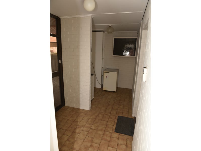 LARGE FAMILY HOME FOR RENT 22