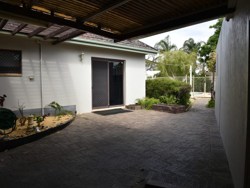 LARGE FAMILY HOME FOR RENT 23