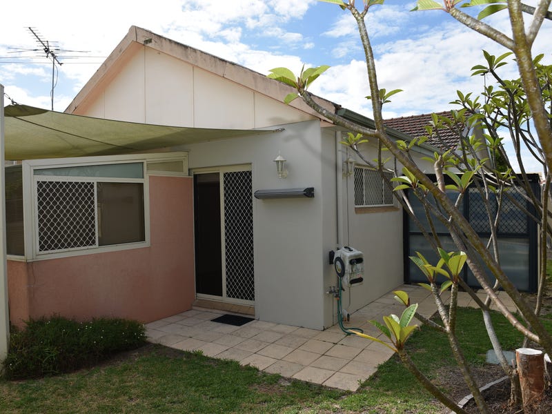 LARGE FAMILY HOME FOR RENT 24