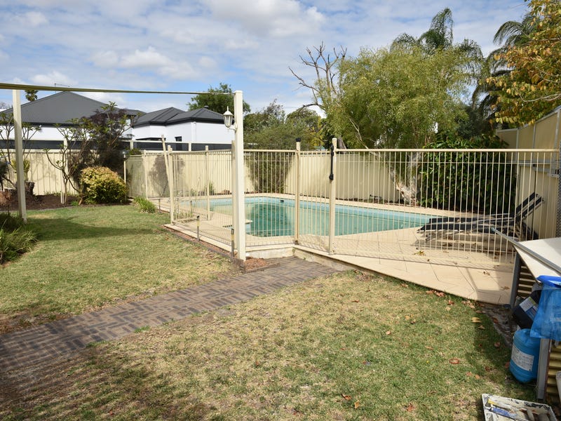 LARGE FAMILY HOME FOR RENT 25