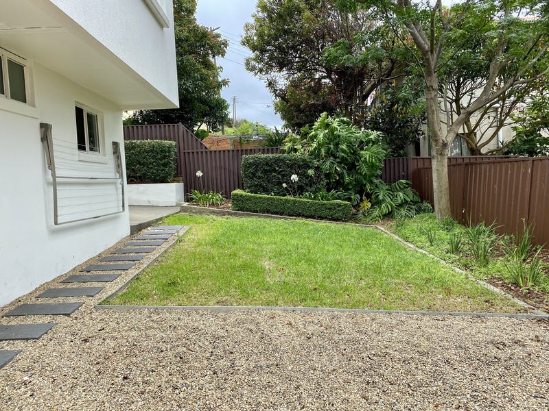 Renovated Furnished Studio, Walk to 7