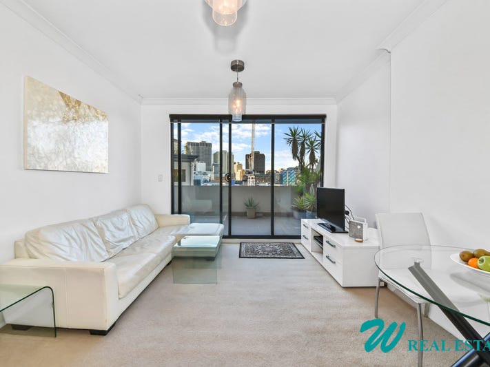 Stylishly Furnished Top-floor 1 Bedroom with Resort Facilities in the City Centre!