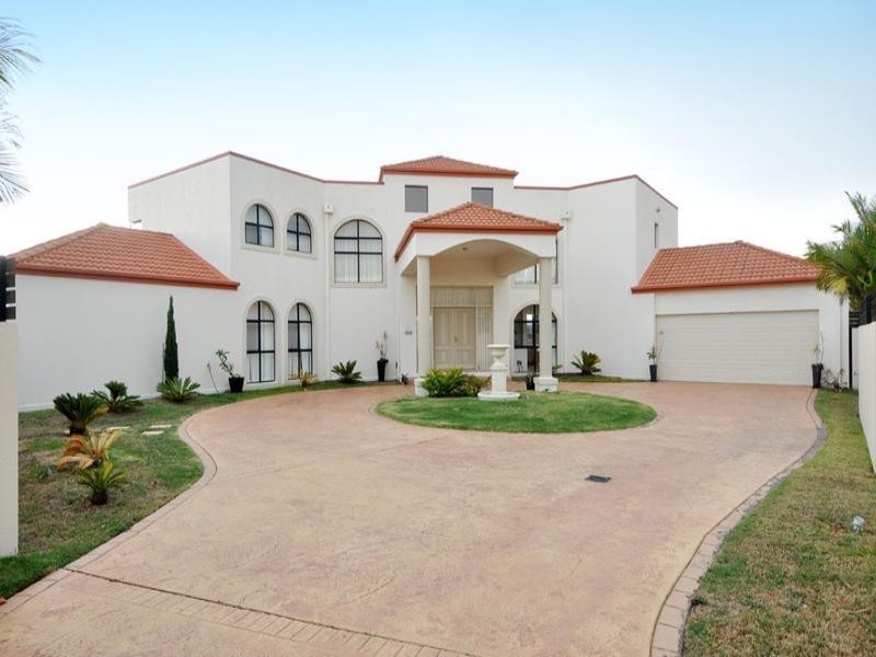 Large and Beautiful Home with Panoramic Waterviews
