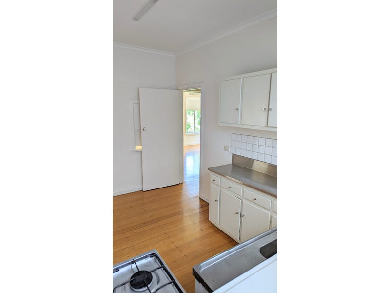106a MacKenzie St 4
