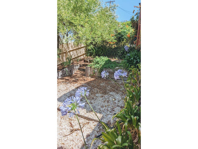 106a MacKenzie St 11