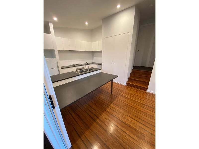 Granny Flat, Live the beach 2