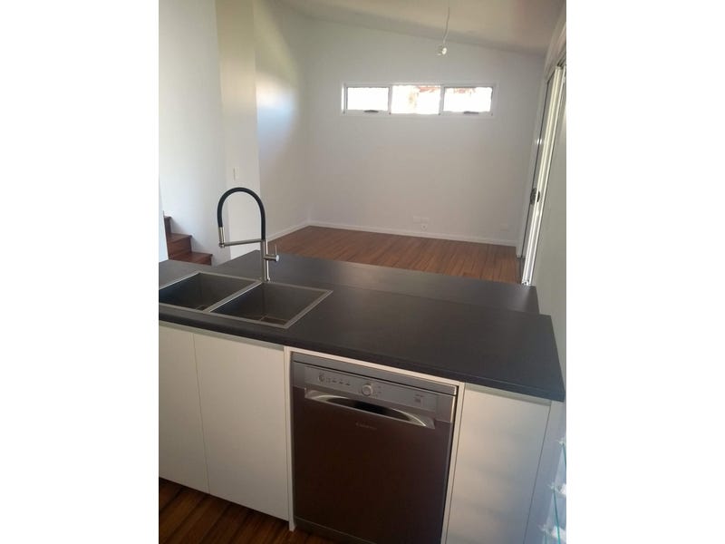 Granny Flat, Live the beach 3