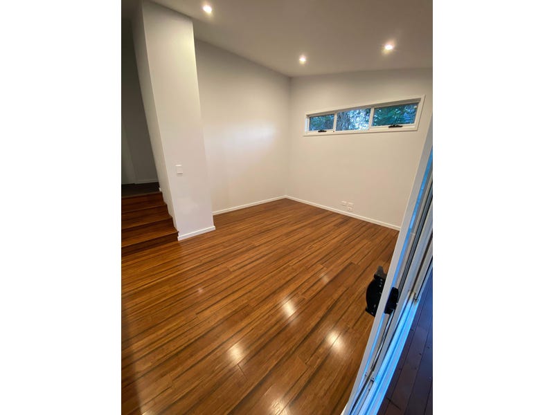 Granny Flat, Live the beach 5