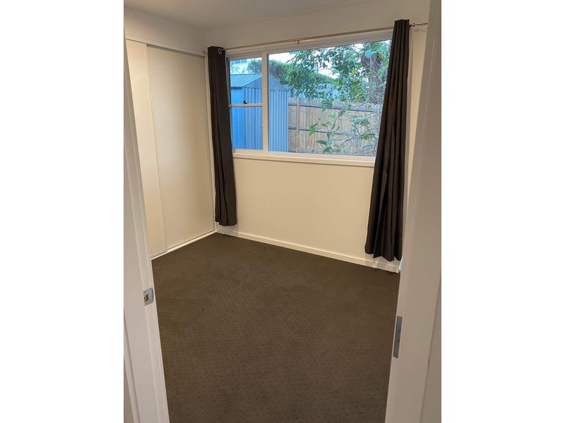 Granny Flat, Live the beach 6