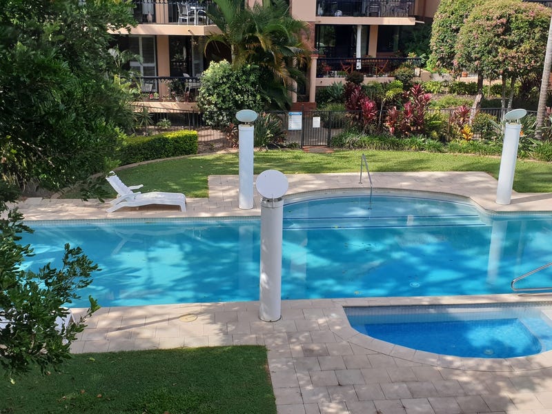 Renovated 3 bedroom apartment in tropical garden setting