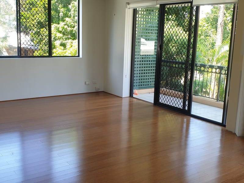 Renovated 3 bedroom apartment in 6