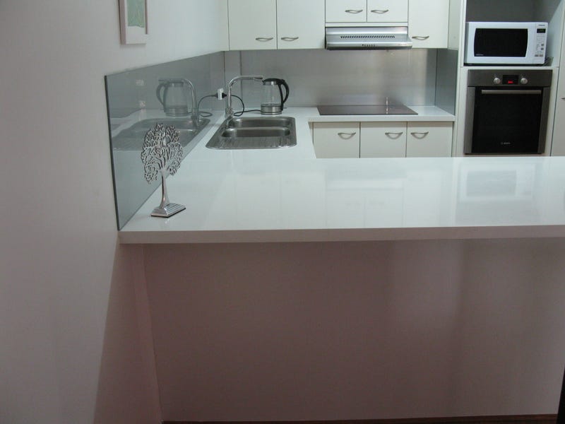 Renovated 3 bedroom apartment in 10