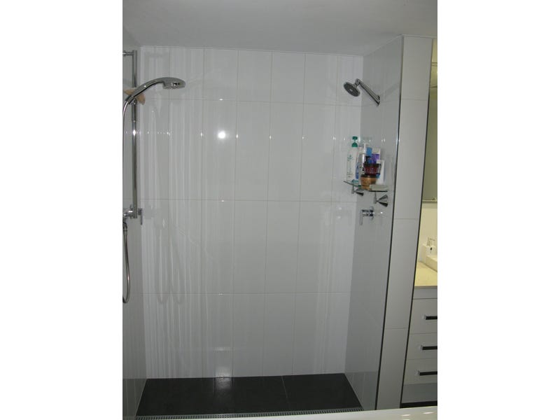 Renovated 3 bedroom apartment in 12