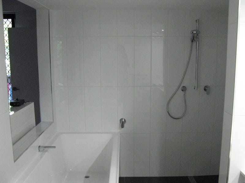 Renovated 3 bedroom apartment in 16