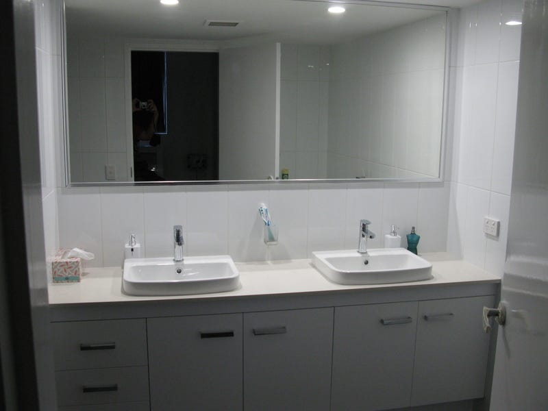 Renovated 3 bedroom apartment in 17