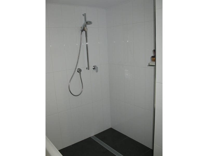 Renovated 3 bedroom apartment in 18