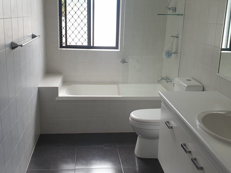 Renovated 3 bedroom apartment in 20