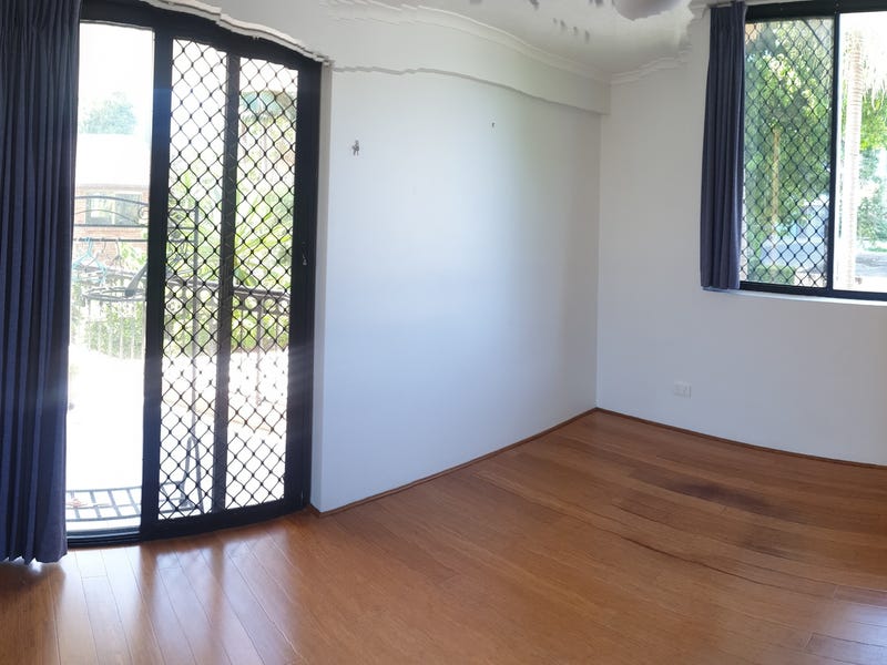 Renovated 3 bedroom apartment in 25