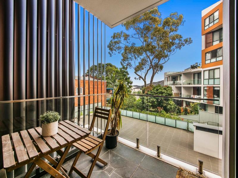 Modern 1 Bedroom Apartment with Parking for lease