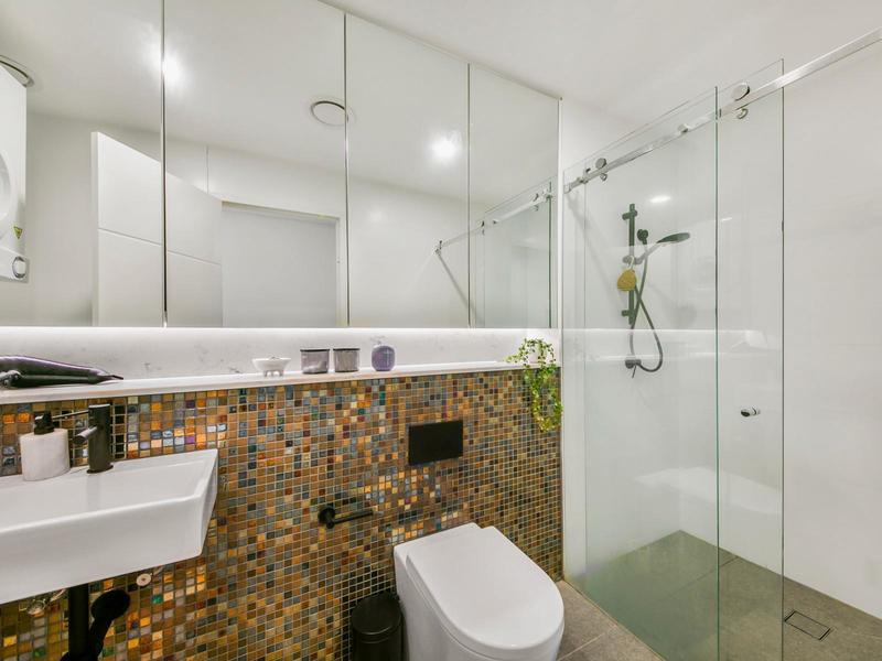 Modern 1 Bedroom Apartment with 2