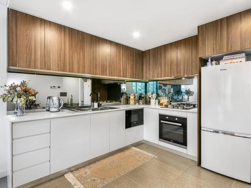 Modern 1 Bedroom Apartment with 4