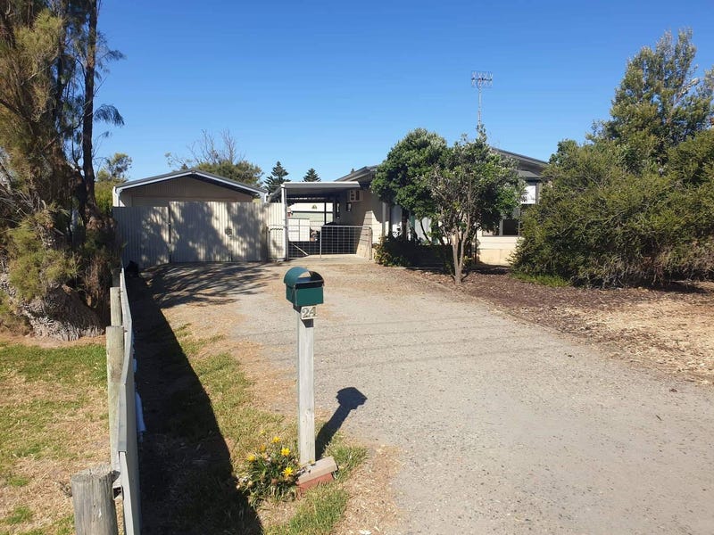 Neat, Clean Low Maintance Beachside 8