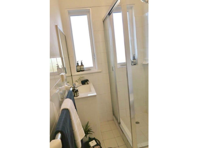 Spacious 1 BR Top-Floor Apartment 5