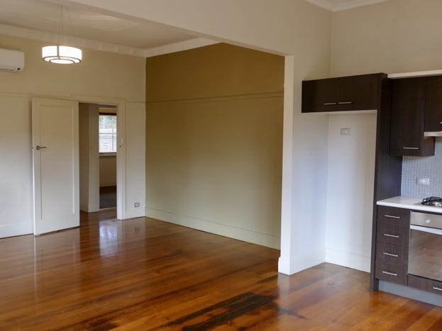 ART DECO CHARM IN QUIET 4