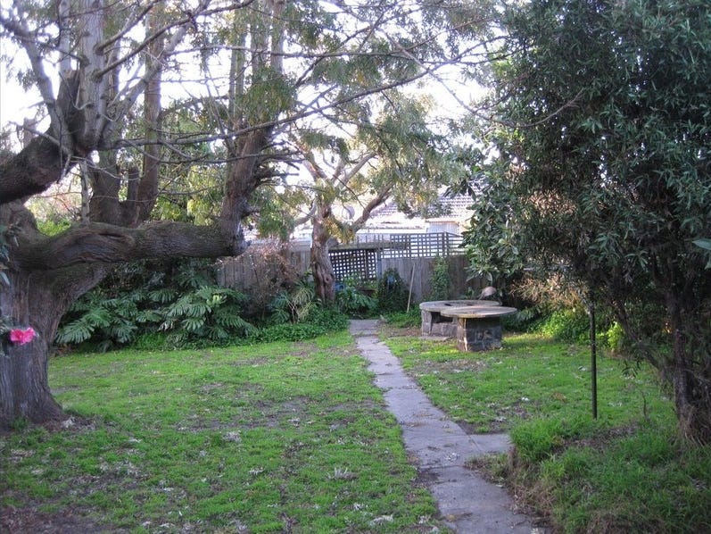 3BR family home with standalone 5