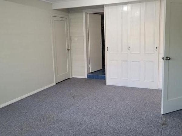 Generous 1 Bedroom unit 5