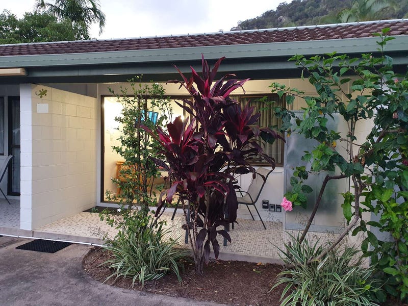 Fully Furnished Studio on Magnetic Island. Accommodate up to 3 people. Washing Machine, Free WIFI, Large Fridge