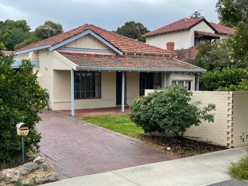 Large Family Home in Cottesloe