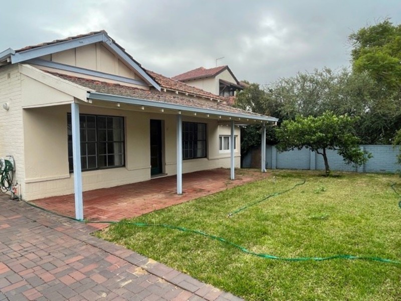 Large Family Home in Cottesloe 3