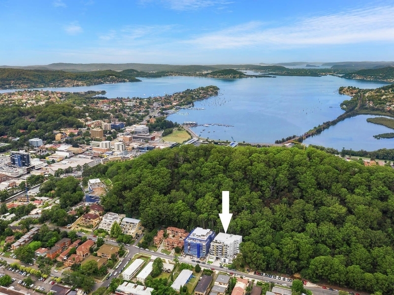 MODER PARTIALLY FURNISHED 3 BEDROOM APARTMENT, 2 Parking, Locker. Next to Hospital and Train
