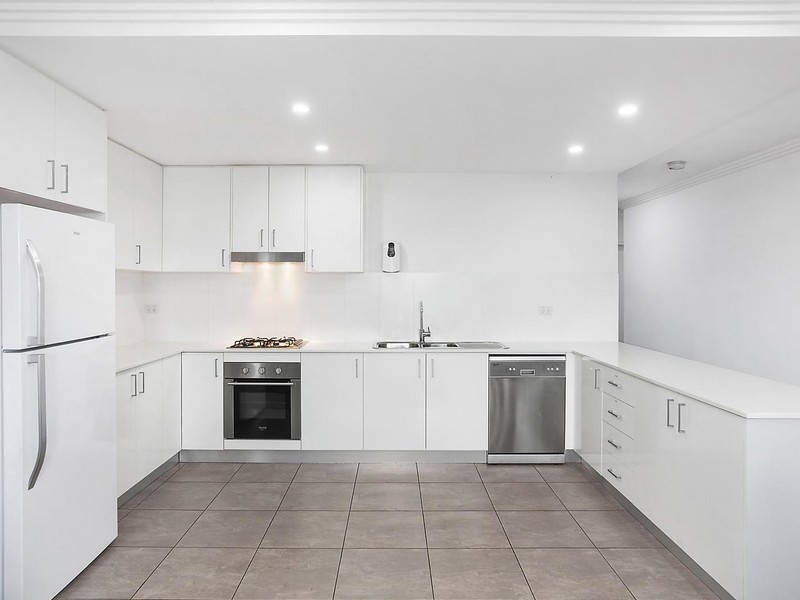 MODER PARTIALLY FURNISHED 3 BEDROOM 3