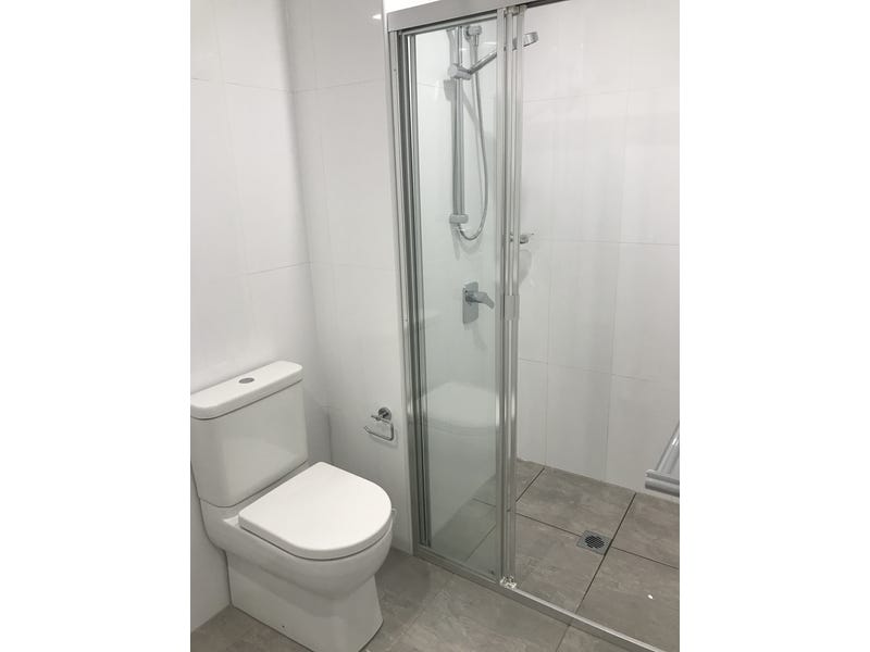 MODER PARTIALLY FURNISHED 3 BEDROOM 9