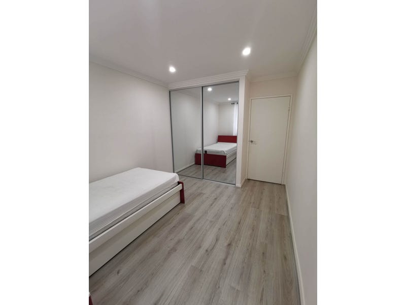 MODER PARTIALLY FURNISHED 3 BEDROOM 11