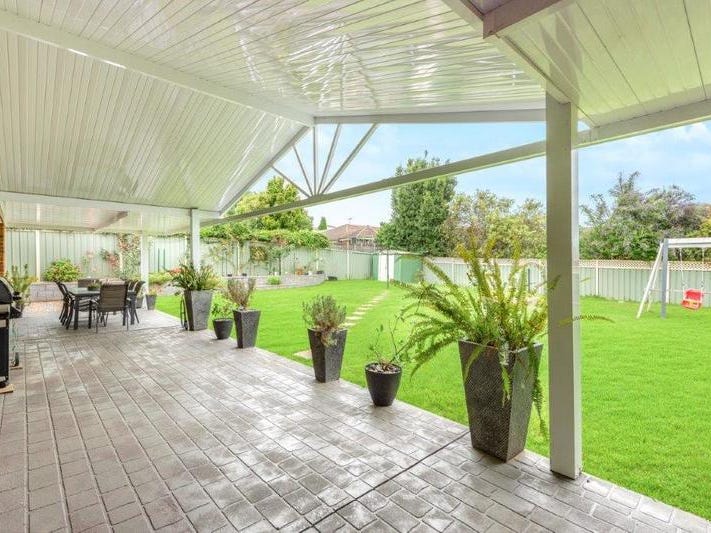 “PERFECT FAMILY HOME IN GLEN 9