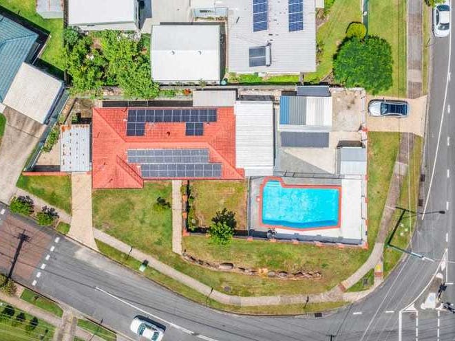 SUPERBLY CONVENIENT WITH FUNCTIONAL OFFICE/GRANNY FLAT. Vacant & Ready now!!