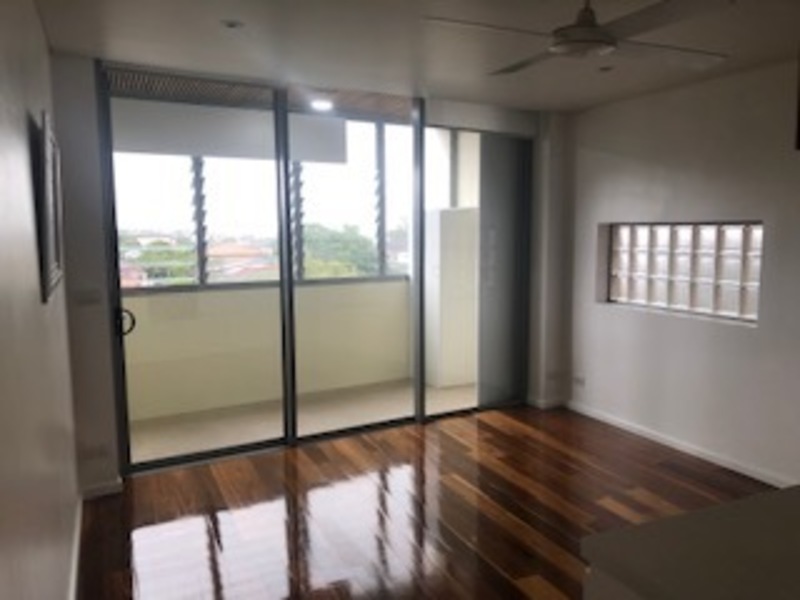 Quiet and Modern 2 Bedroom Apartment in the Heart of Maroubra Junction