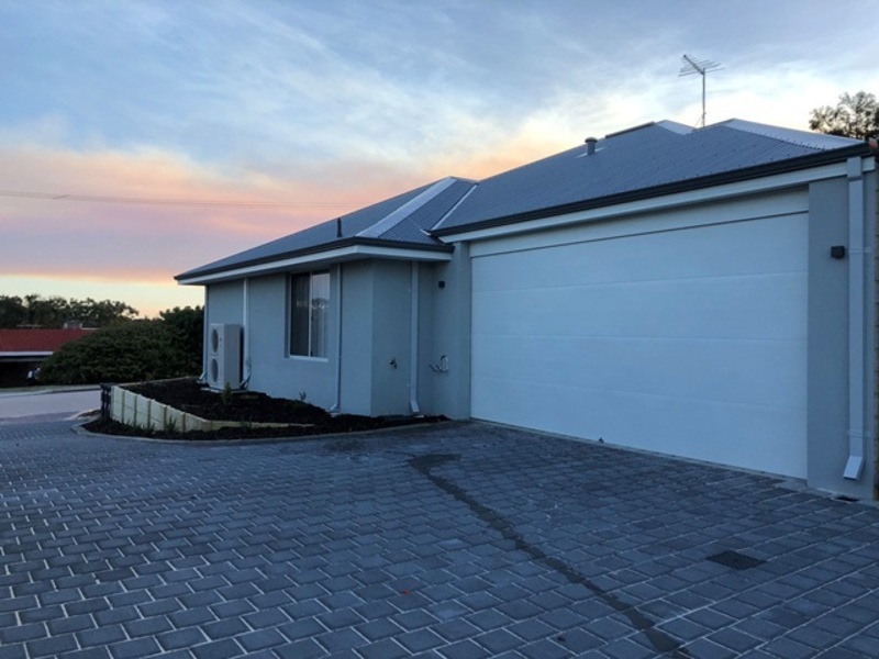 Near new 3×2 villa