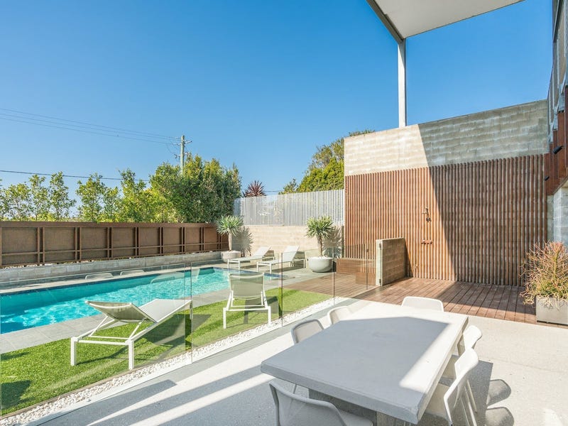 Fully furnished house available 3,6 months lease from APR 20,2022