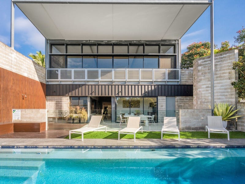 Fully furnished house available 3,6 22