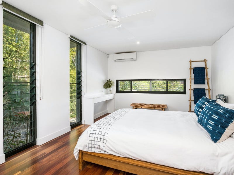 Fully furnished house available 3,6 29