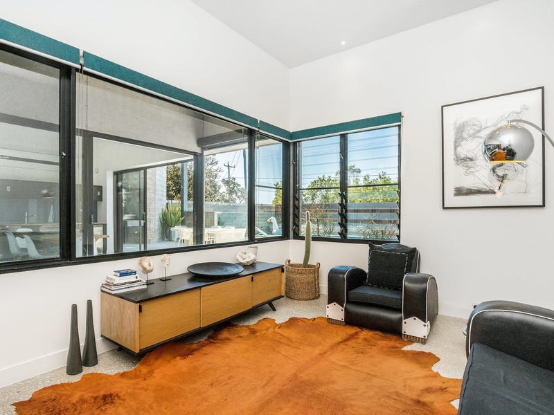 Fully furnished house available 3,6 32