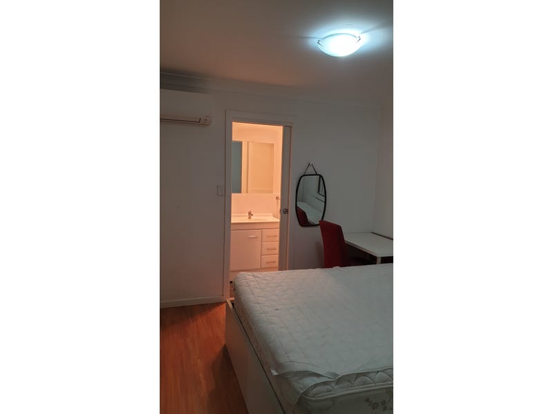 4 Bedroom House Furnished. Direct 3