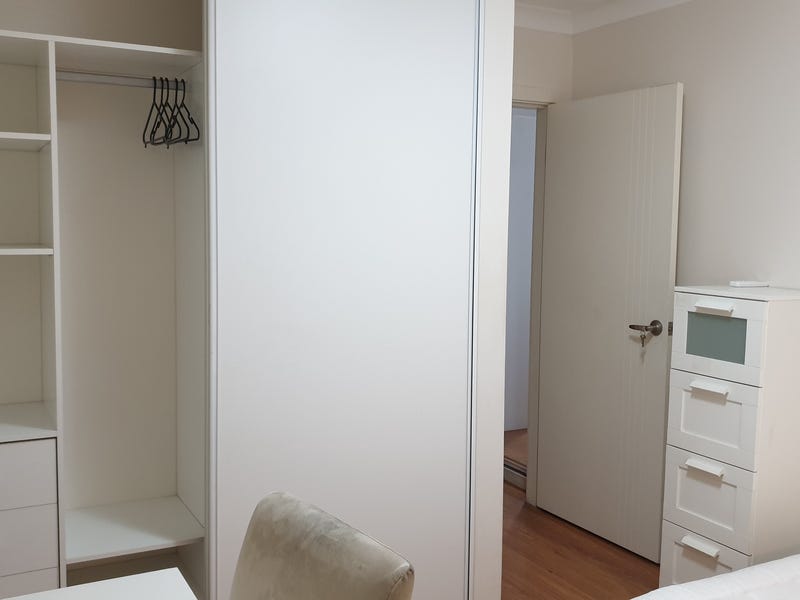 4 Bedroom House Furnished. Direct 10