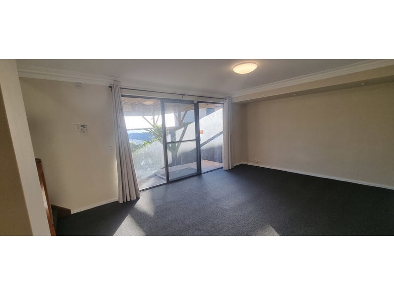 ABSOLUTE OCEAN FRONT SCARBOROUGH SECLUDED 23